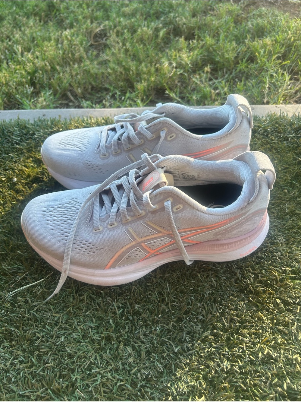 Women’s ASICS Kayano 32 Running Shoes Sz 8.5